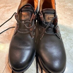 PIKOLINOS Black and Brown Chukka Boots